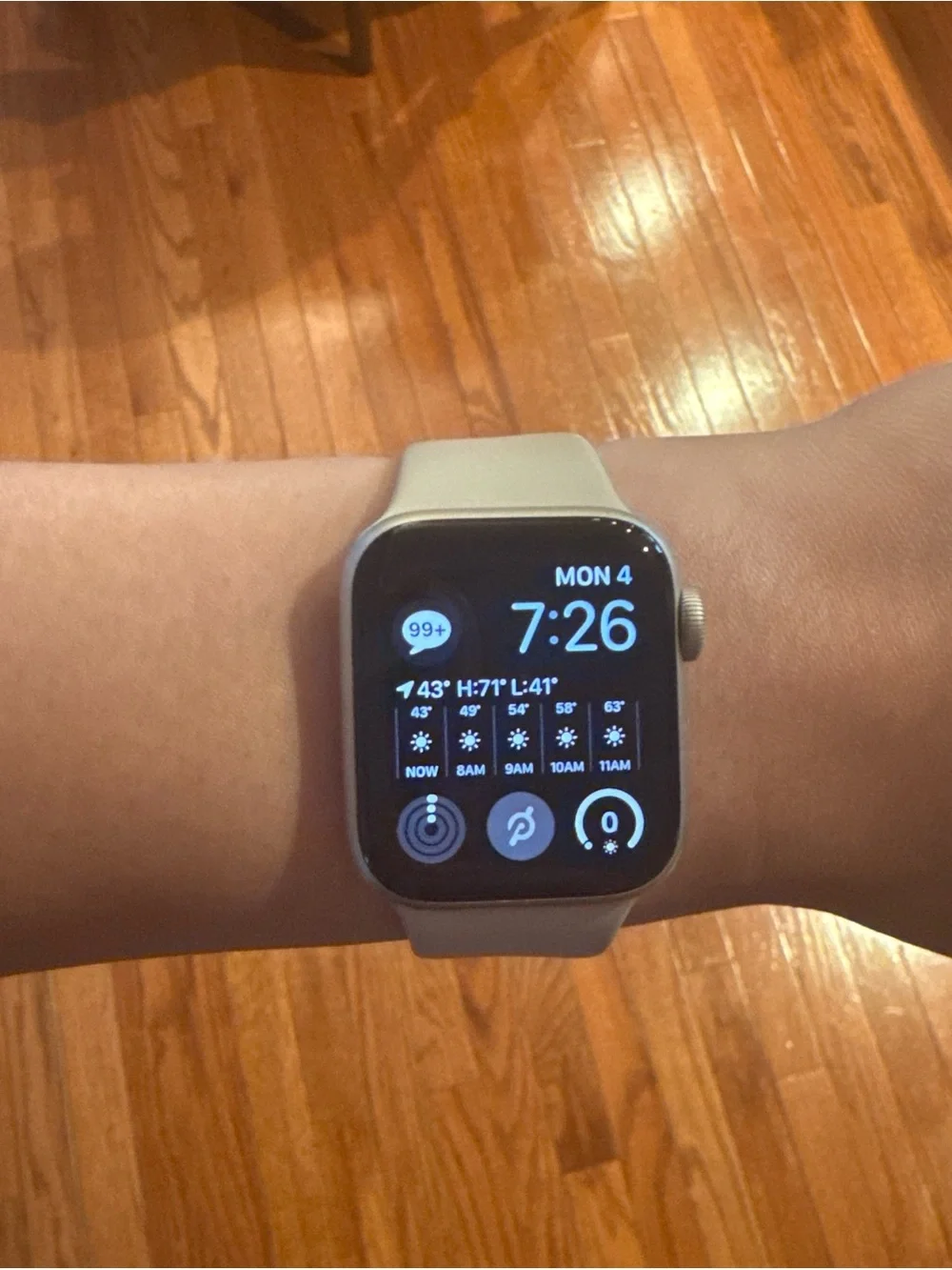 Apple Watch SE 2nd Gen with Starlight Aluminum Case and Starlight Sport Band